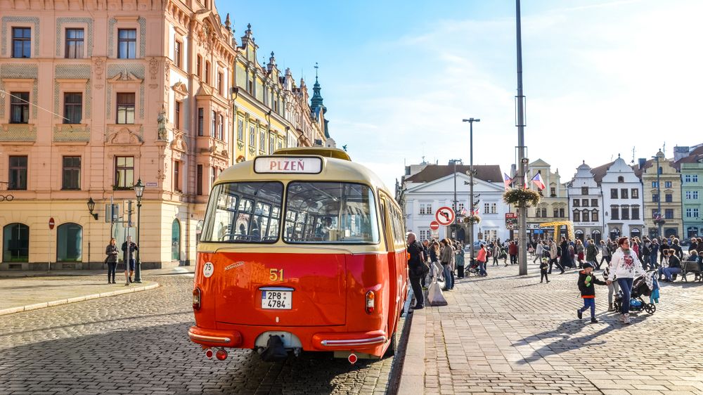 Nový autobusový dopravce v Plzeňském kraji odříká desítky spojů